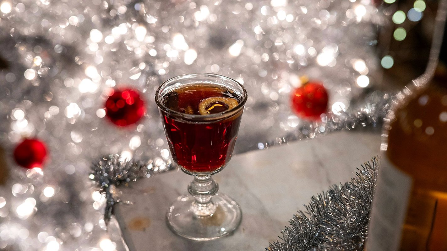5 Wine Christmas Cocktails to Get Into the Holiday Spirit