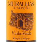 Wine label for 'Muralhas de Moncao Vinho Verde' with architectural illustration
