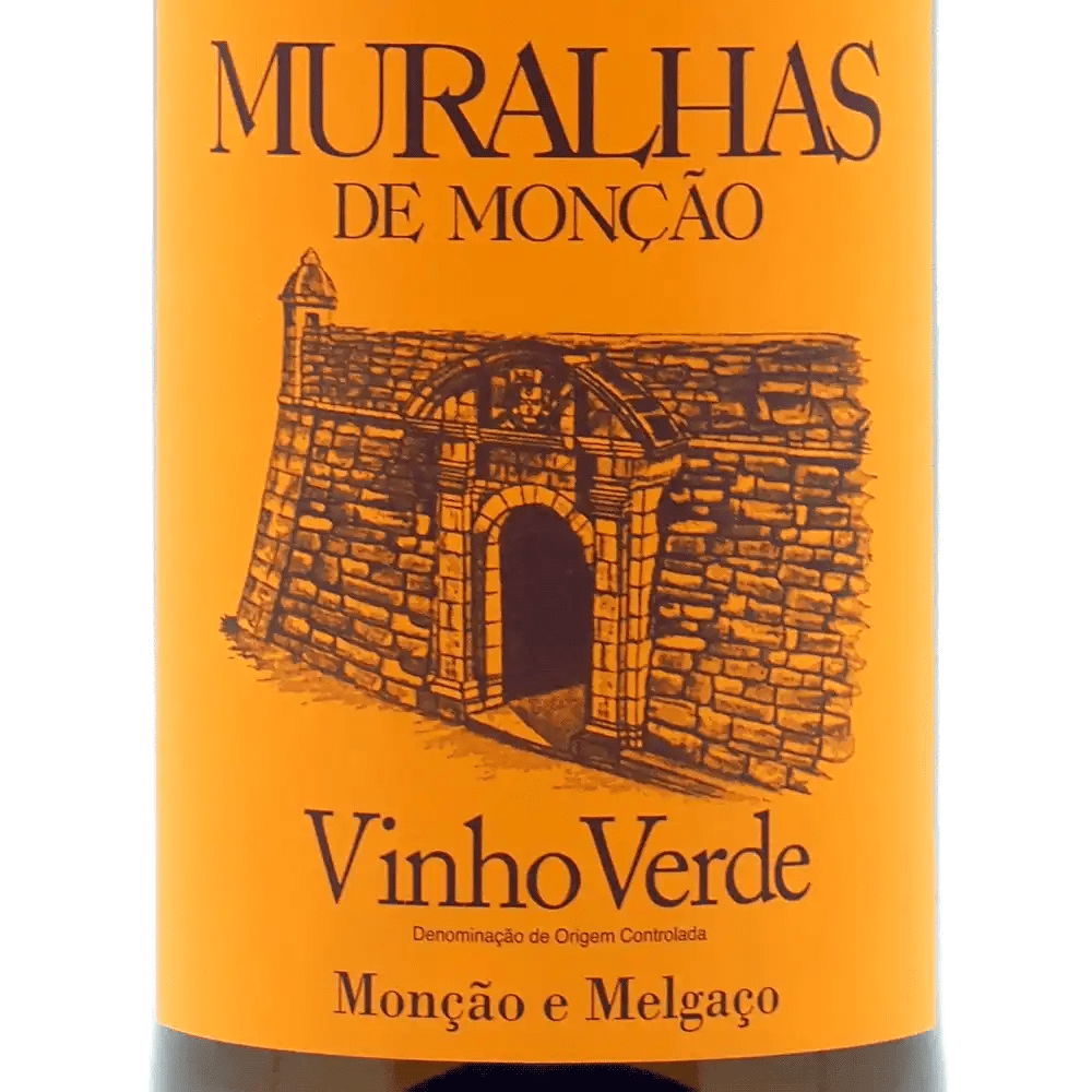 Wine label for 'Muralhas de Moncao Vinho Verde' with architectural illustration