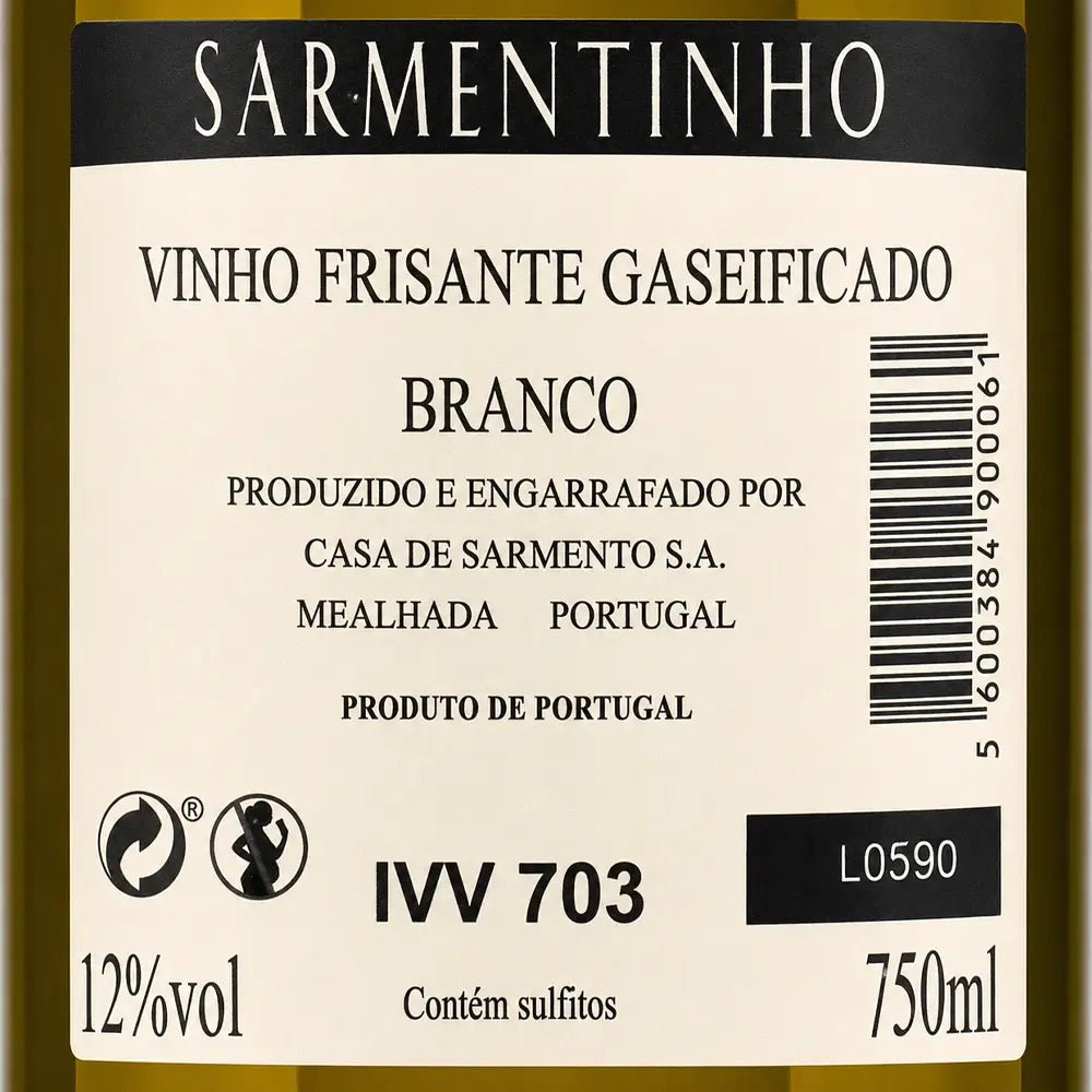 A close-up of a wine label reading 'SARMENTINHO' and 'VINHO FRISANTE GASEIFICADO BRANCO' with barcode, volume 750ml, and manufacturer text for Casa de Sarmento S.A.