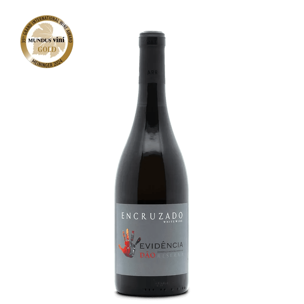 Wine bottle with 'Encruzado' label and Mundus Vini gold medal on a white background
