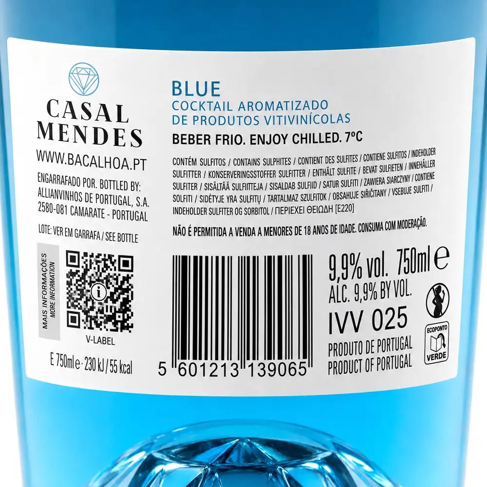 Close-up of a blue wine bottle label reading Casal Mendes Blue Cocktail Aromatizado de Produtos Vitivinólicos, with Portuguese text, barcode, QR code, and product details.