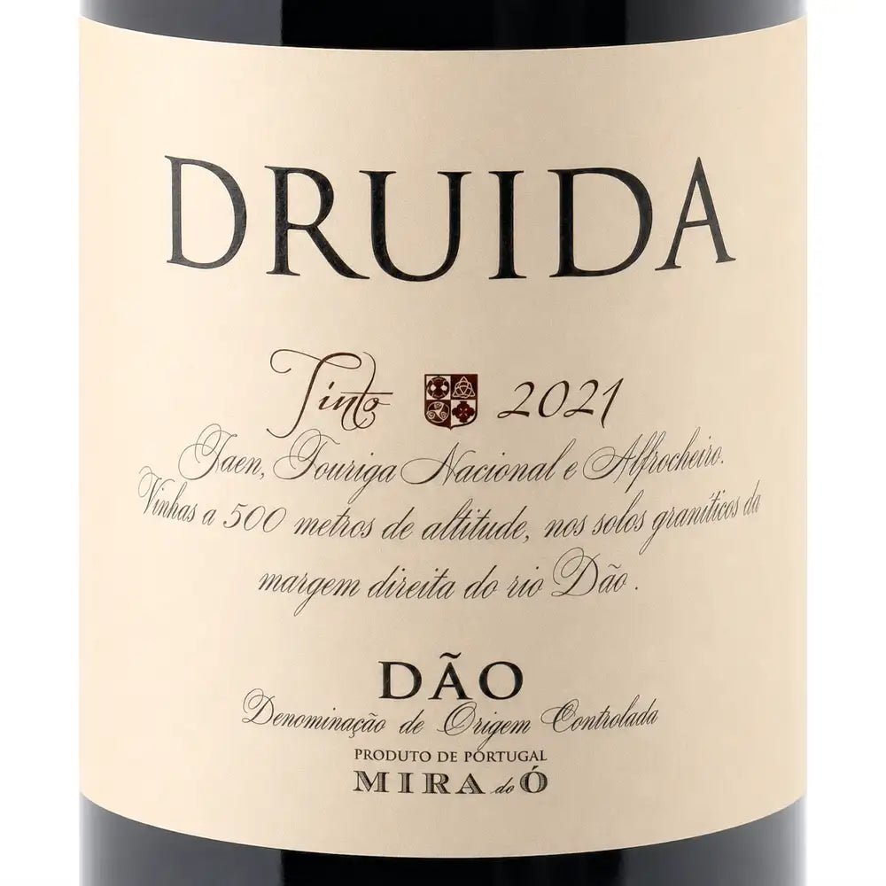 Close-up of a wine bottle label reading DRUIDA, with additional text including Tinto 2021 and Dão, plus Mira do ó branding at the bottom, on a light beige background.