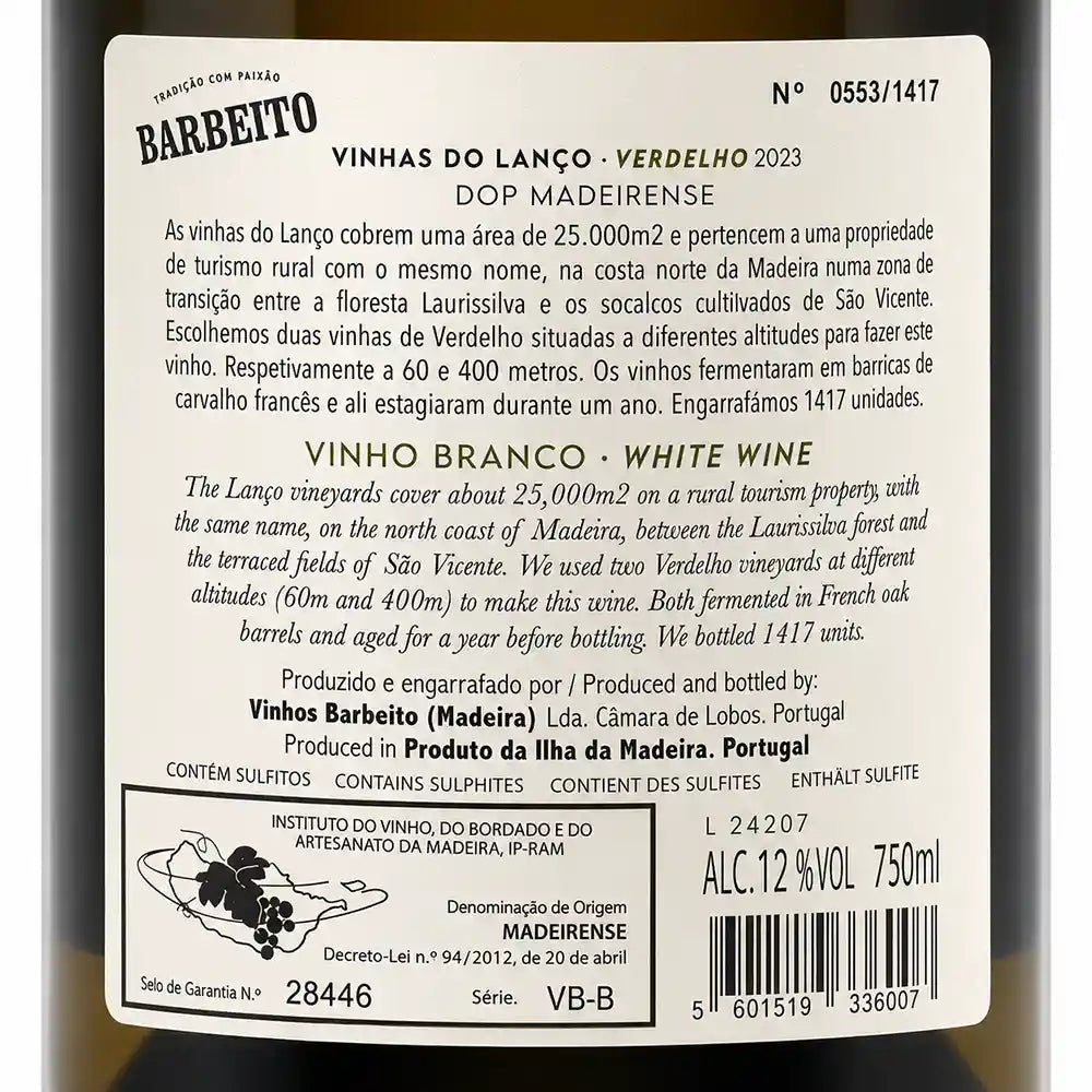 The back of a white wine bottle showing Portuguese product information, including the brand Barbeito, wine details, and a barcode.