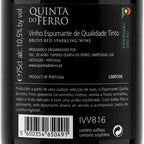 Close-up of a wine bottle label reading 'QUINTA DO FERRO' and 'Vinho Espumante de Qualidade Tinto' with Portuguese text, barcode, and product code on a black label.