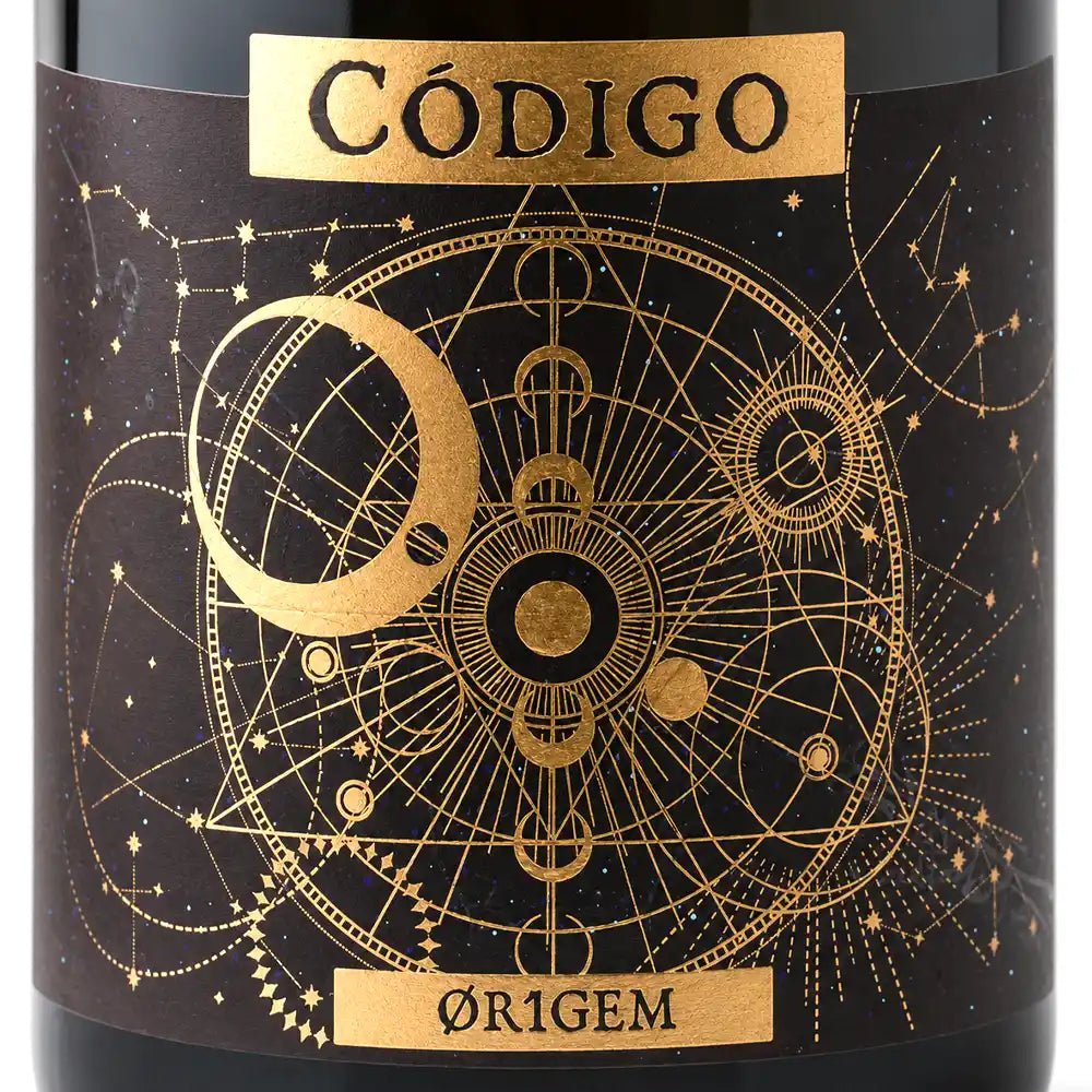 Close-up of a dark bottle label with gold celestial artwork and the text 'CÓDIGO' at the top and 'ØR1GEM' at the bottom.