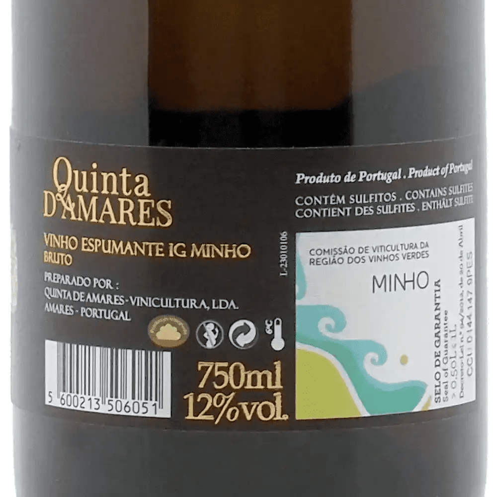 Quinta D'Amares wine bottle label with product details.